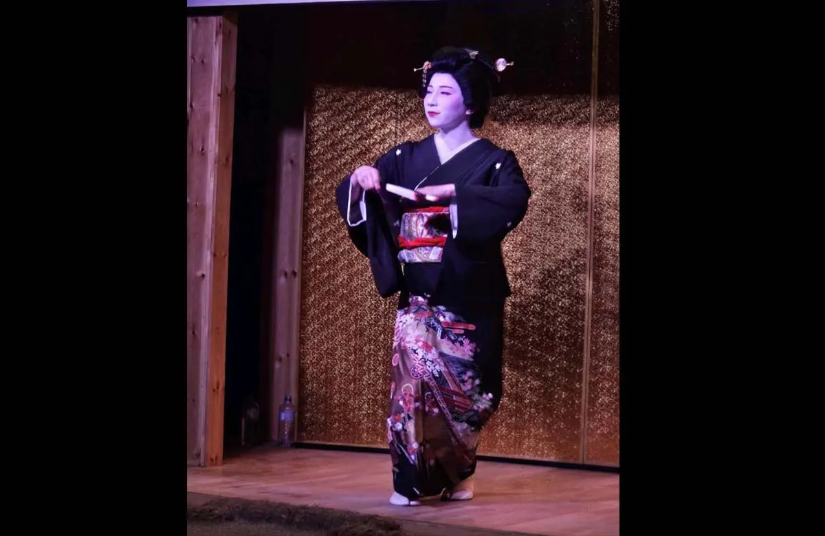 Geisha Dance & Sumo Show Lunch